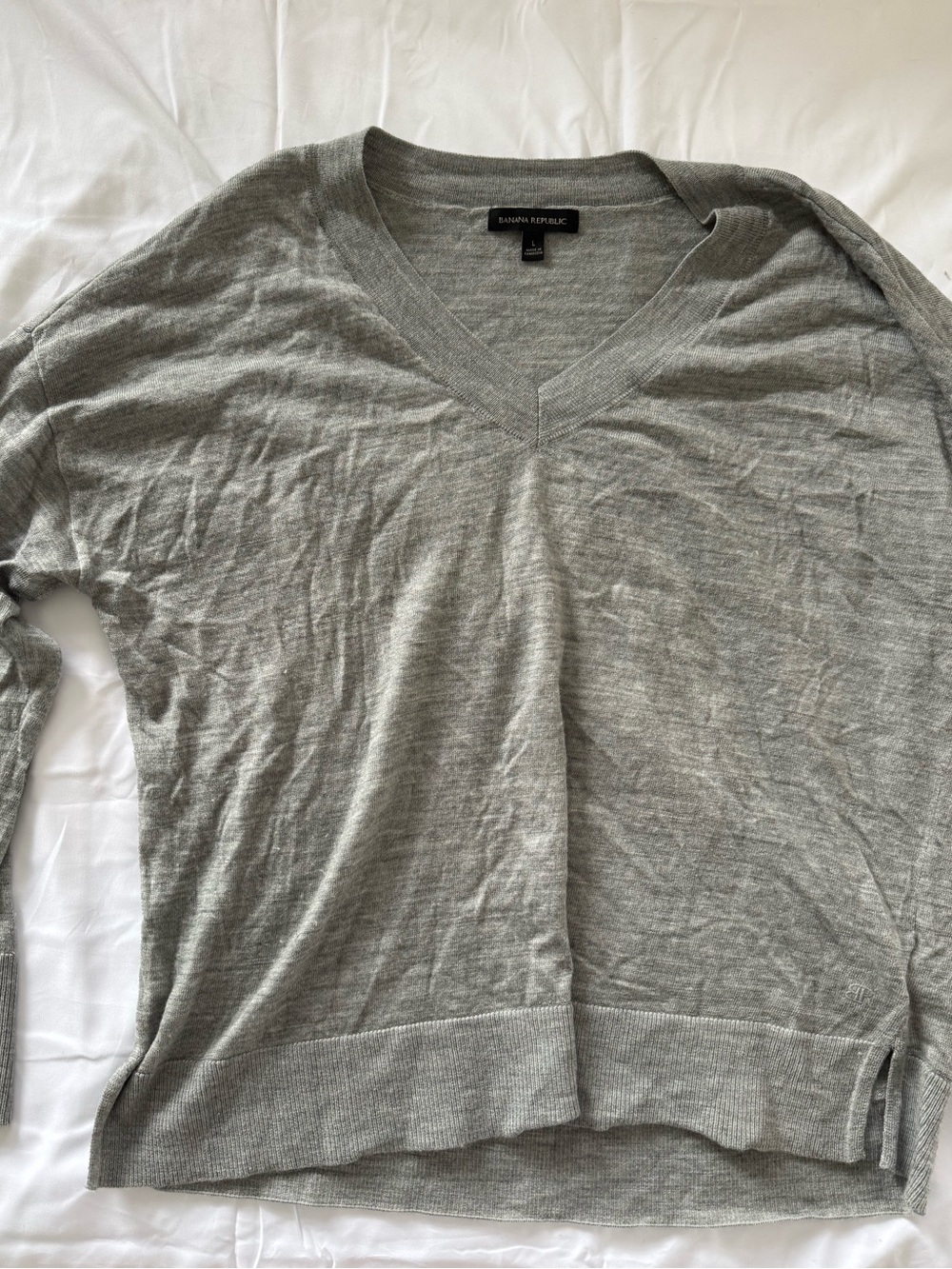 Banana Republic Heather Grey V-Neck Lightweight Sweater Size Large